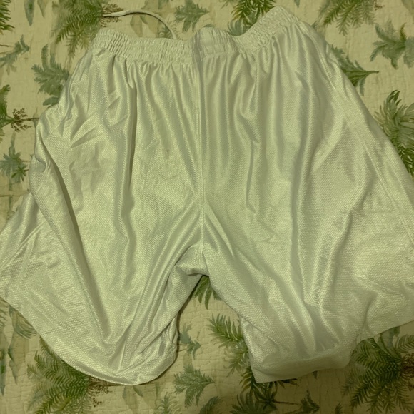 COPY - men’s nike white shorts - Picture 2 of 3